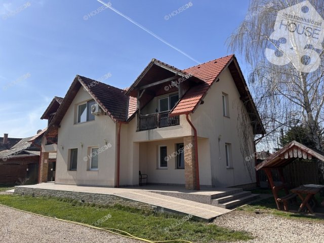 Eladó családi ház, Cserkeszőlőn 120 M Ft, 6 szobás