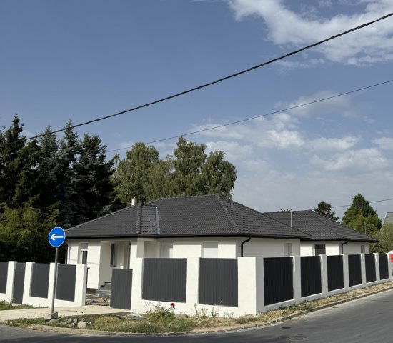Eladó ikerház, Ercsiben 72.99 M Ft, 2+2 szobás