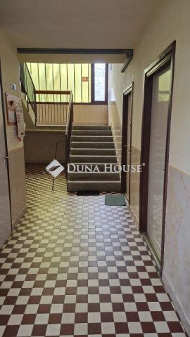 Eladó panellakás, Dombóváron, Bezerédj utcában 24 M Ft