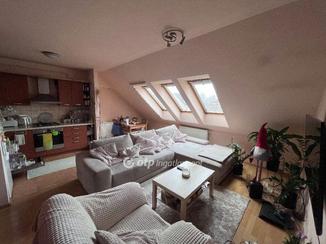 Eladó téglalakás, Szegeden 61.99 M Ft, 2 szobás