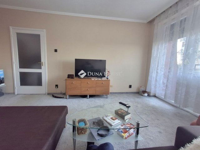 Eladó panellakás, Debrecenben 53.9 M Ft, 3 szobás