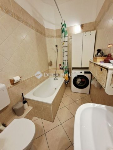 Eladó téglalakás, Budapesten, VI. kerületben 65 M Ft, 1 szobás