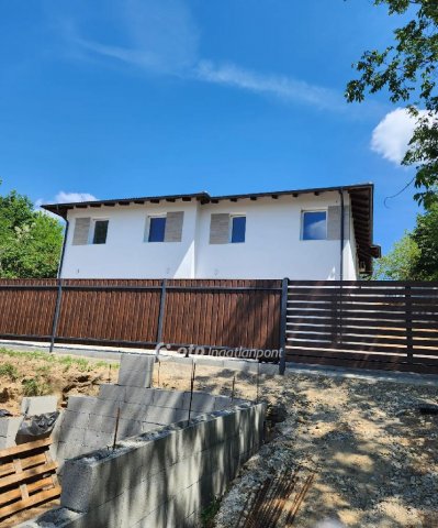 Eladó téglalakás, Pécelen 136.9 M Ft, 3+1 szobás