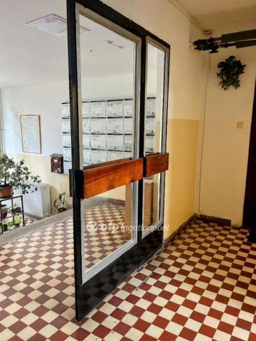 Eladó panellakás, Pécsett 54.9 M Ft, 3 szobás