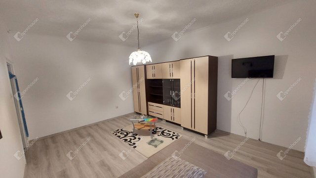 Eladó téglalakás, Oroszlányban 28 M Ft, 1 szobás