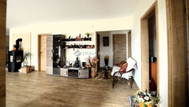 Eladó családi ház, Márkón 146 M Ft, 4 szobás