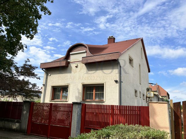 Eladó családi ház, Budapesten, XVIII. kerületben 200 M Ft