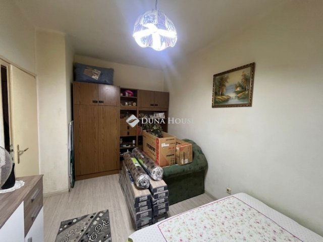 Eladó téglalakás, Pécsett 29 M Ft, 2 szobás