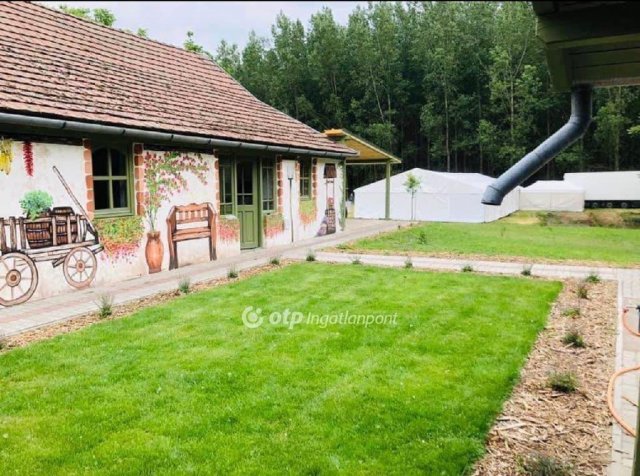 Eladó nyaraló, Kocséren 79.9 M Ft, 6 szobás