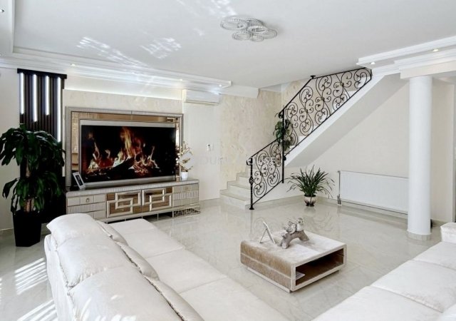 Eladó családi ház, Halásztelken 329 M Ft, 7 szobás