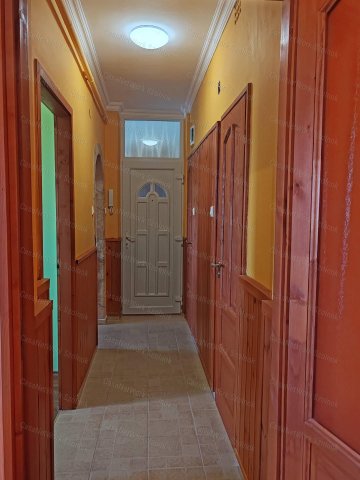 Eladó panellakás, Szolnokon 32.5 M Ft, 1+1 szobás
