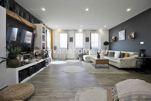 Eladó családi ház, Nárain 129.9 M Ft, 4 szobás