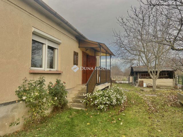 Eladó családi ház, Veszprémben 69.9 M Ft, 4 szobás