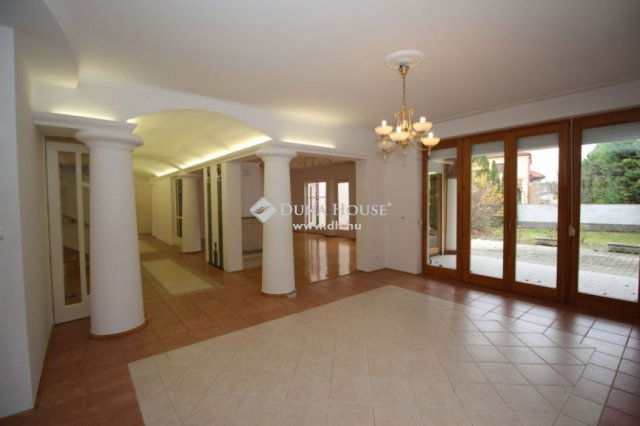 Eladó családi ház, Kecskeméten 248 M Ft, 8 szobás