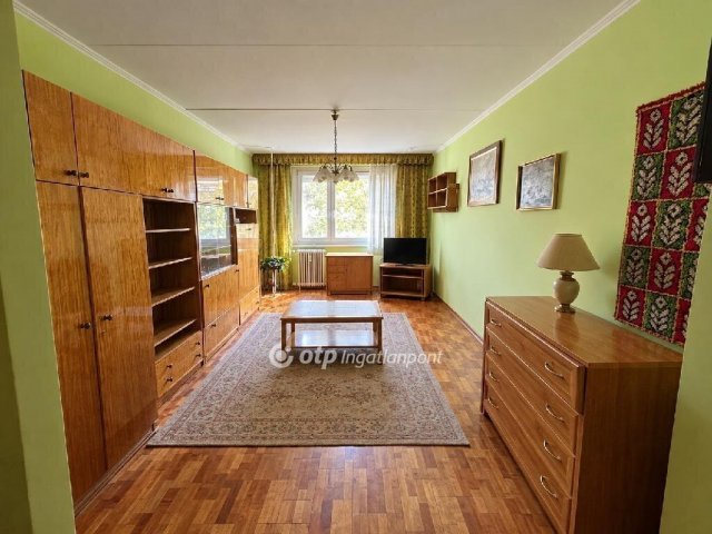 Eladó panellakás, Győrött 45.9 M Ft, 2+1 szobás