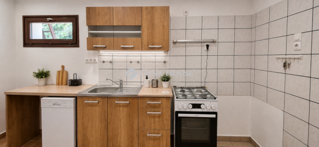Kiadó családi ház, albérlet, Kecskeméten 150 E Ft / hó