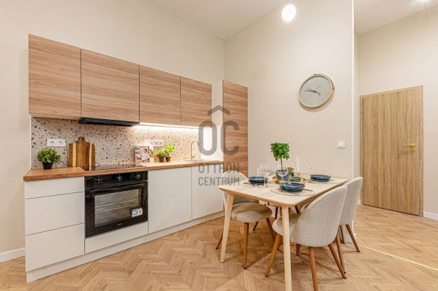 Eladó téglalakás, Budapesten, VI. kerületben 62 M Ft, 1 szobás