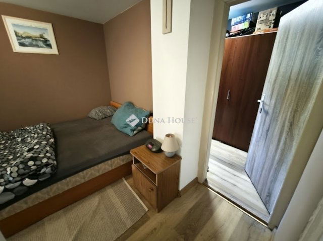 Eladó családi ház, Pécsett 52 M Ft, 2 szobás