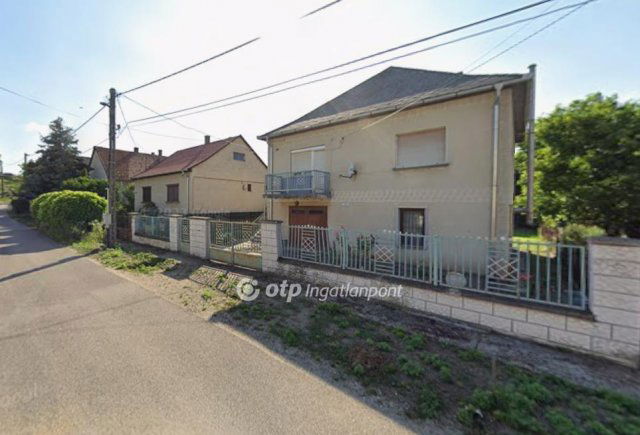 Eladó családi ház, Baracskán 51 M Ft, 3 szobás