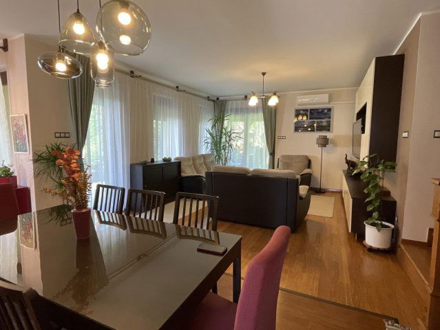 Eladó családi ház, Tatán 217 M Ft, 3+2 szobás