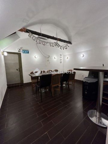 Eladó üzlethelyiség, Budapesten, VI. kerületben 150 M Ft