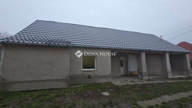 Eladó családi ház, Nagykátán 40 M Ft, 3 szobás