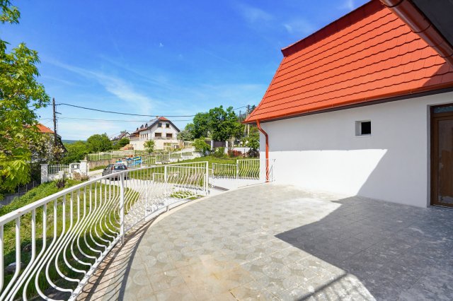 Eladó családi ház, Szentendrén 170 M Ft, 5 szobás