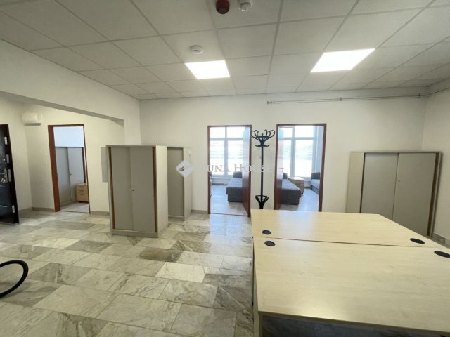 Eladó sorház, Vasváron 270 M Ft, 30 szobás