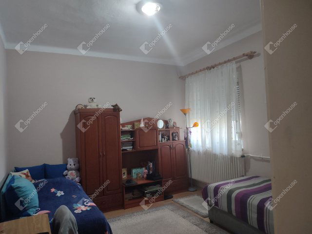 Eladó családi ház, Tatabányán 66.99 M Ft, 5 szobás