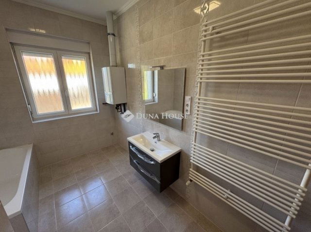 Eladó családi ház, Budapesten, XXI. kerületben 94.9 M Ft