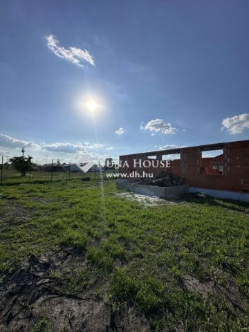 Eladó ikerház, Délegyházán 89.5 M Ft, 4 szobás