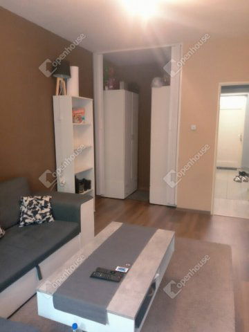 Eladó téglalakás, Szegeden 18 M Ft, 2+1 szobás