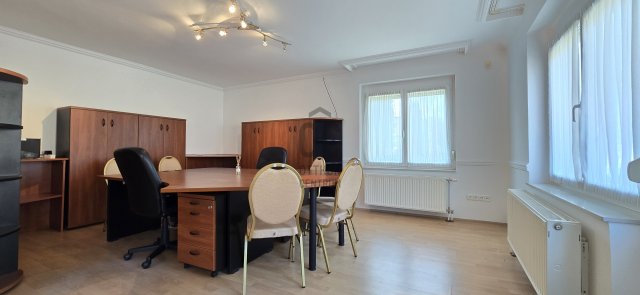 Eladó iroda, Pakson 74.9 M Ft / költözzbe.hu