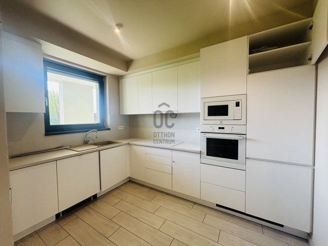 Kiadó téglalakás, albérlet, Cegléden 240 E Ft / hó, 3 szobás