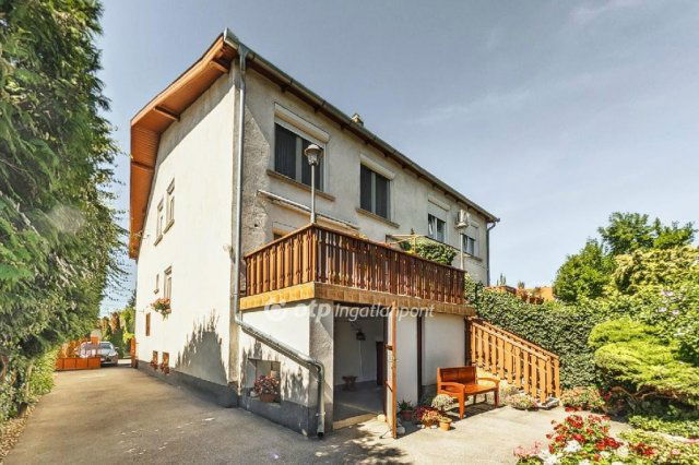 Eladó ikerház, Győrött 89.5 M Ft, 3 szobás