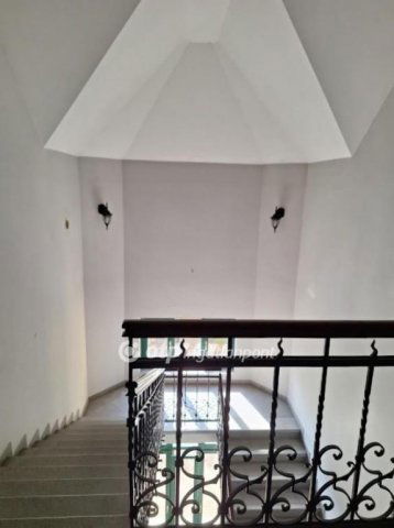 Eladó téglalakás, Veszprémben 99.99 M Ft, 4 szobás