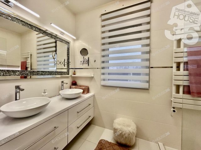 Eladó családi ház, Kecskeméten 145 M Ft, 6 szobás