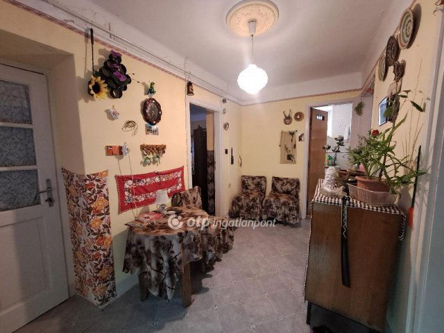 Eladó családi ház, Kisújszálláson 13 M Ft, 1+1 szobás