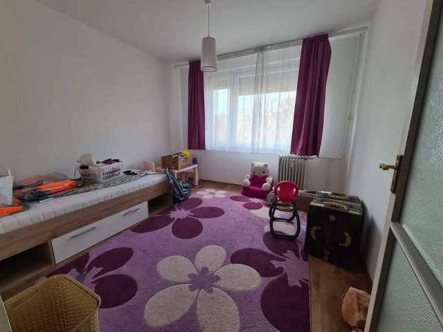 Kiadó panellakás, albérlet, Debrecenben 230 E Ft / hó, 3 szobás