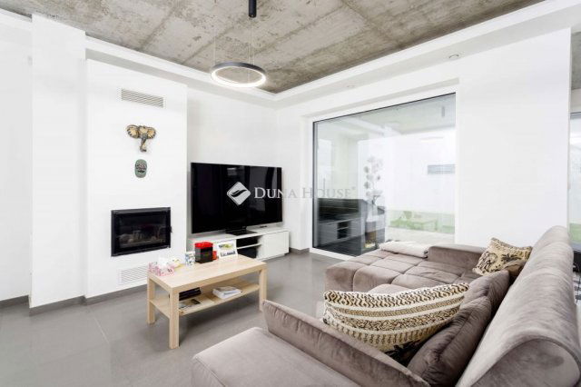 Eladó ikerház, Feketeerdőn 117.99 M Ft, 4 szobás