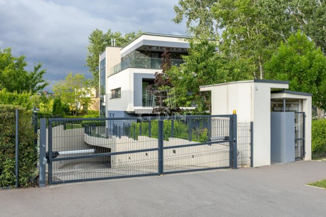 Eladó téglalakás, Budapesten, III. kerületben 130.9 M Ft