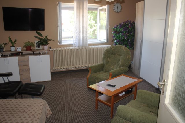 Eladó családi ház, Csornán 35.99 M Ft, 2 szobás