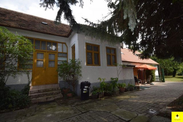 Eladó családi ház, Csepregen 39.5 M Ft, 4 szobás