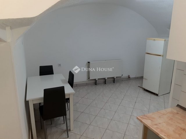 Eladó téglalakás, Budapesten, VI. kerületben 73 M Ft, 2 szobás