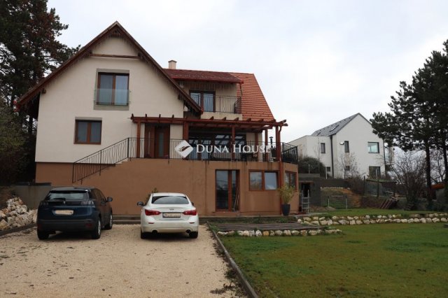 Eladó családi ház, Sukorón 189 M Ft, 5 szobás