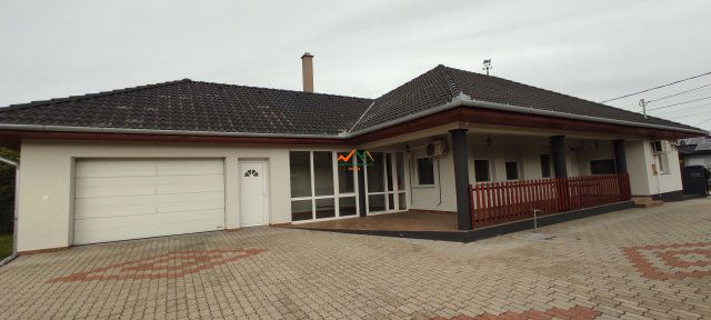 Eladó családi ház, Tökölön 144.9 M Ft, 6 szobás