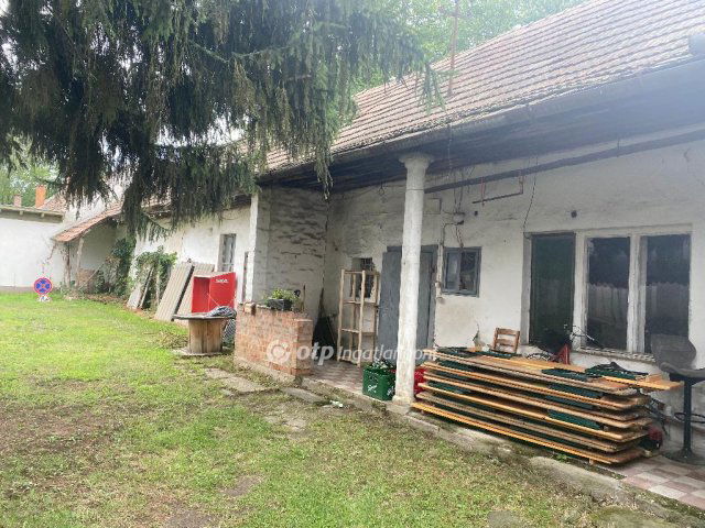 Eladó családi ház, Kisorosziban 79.9 M Ft, 3 szobás