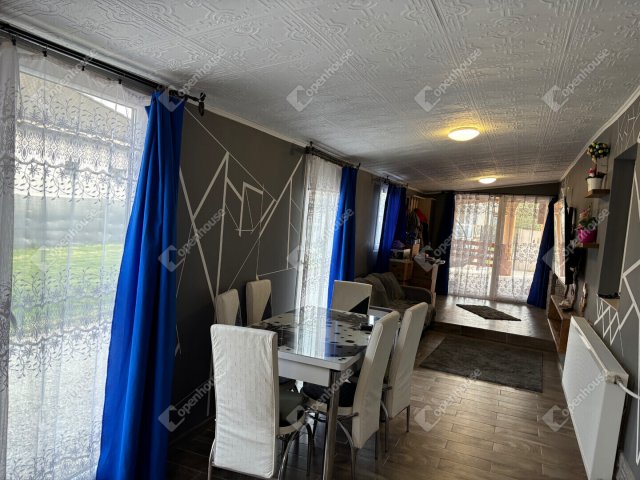 Eladó családi ház, Péren 64.9 M Ft, 4 szobás