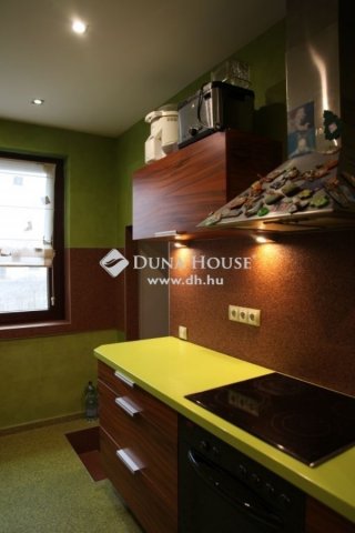 Eladó családi ház, Szadán 195 M Ft, 5 szobás