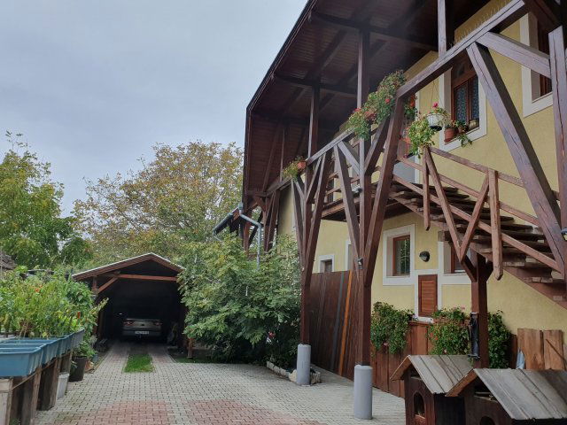Eladó családi ház, Tapolcán 116.9 M Ft, 6 szobás